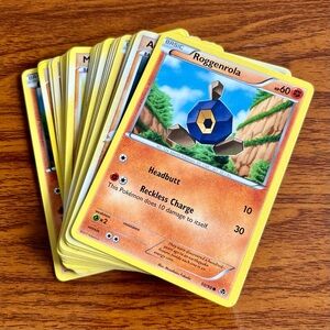 Lot Of 32 Pokemon TCG Fighting Type Cards NONHOLO Commons & Uncommons Bundle Set